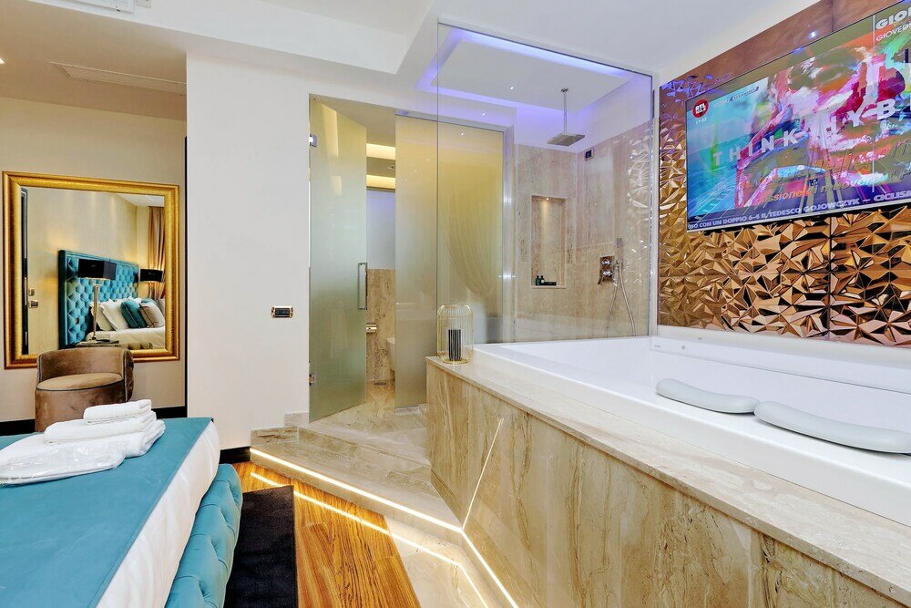Фото Trevi Diamond Luxury Suite & Jacuzzi
