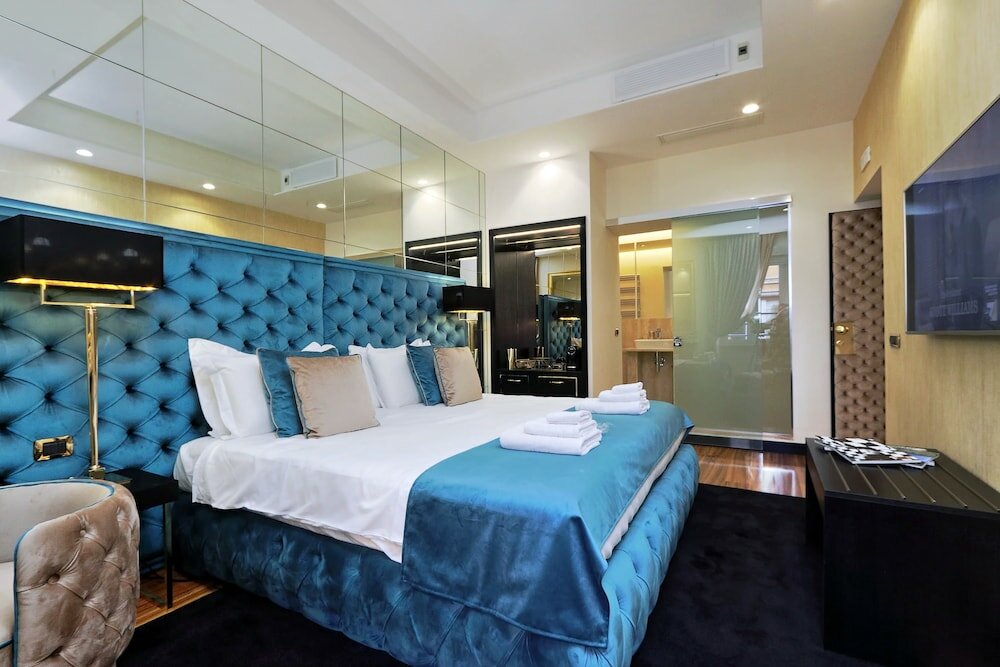 Фото Trevi Diamond Luxury Suite & Jacuzzi