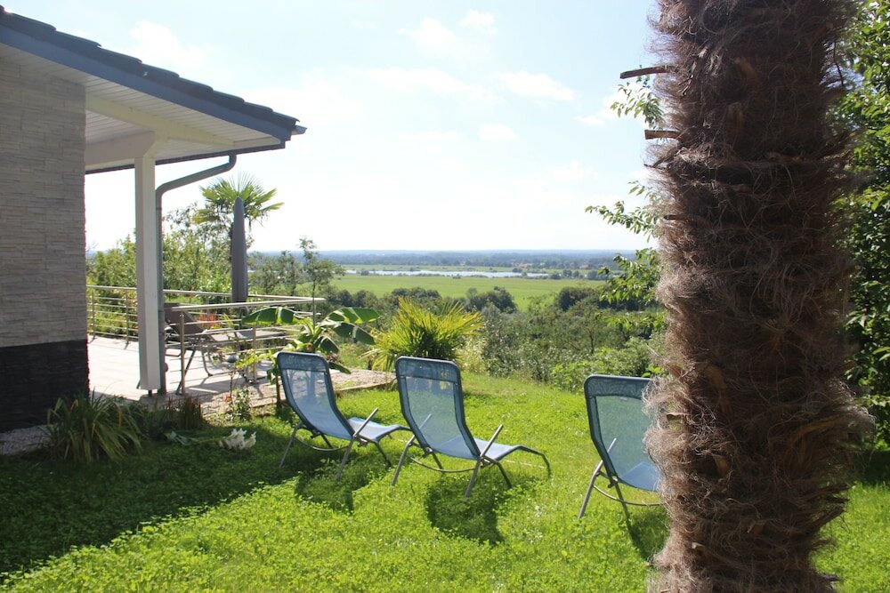 Фото Hotel Zum Halbmond