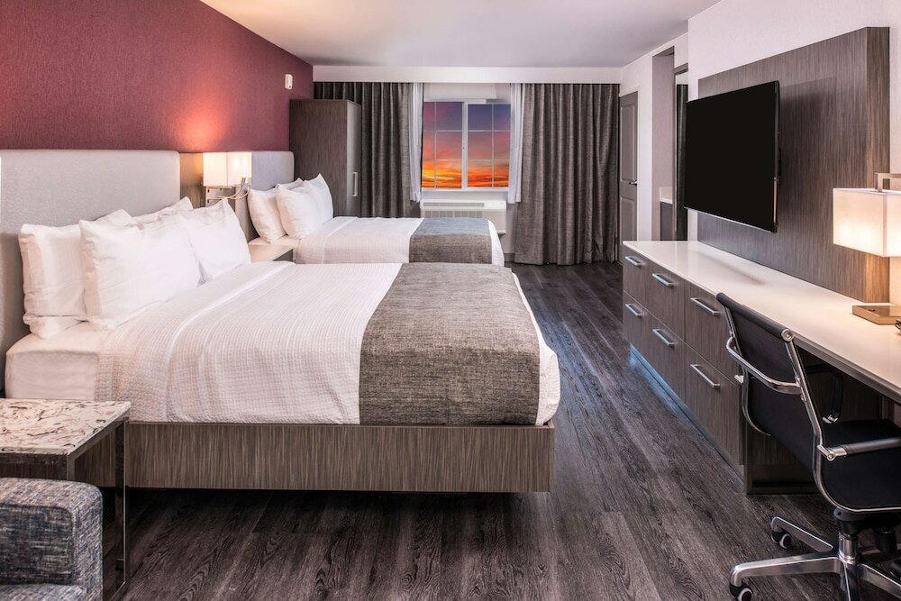 Фото Best Western Plus Temecula Wine Country Hotel &Suites