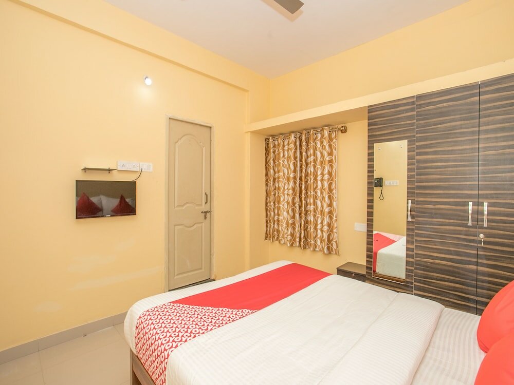 Фото Oyo 12776 SV Suites