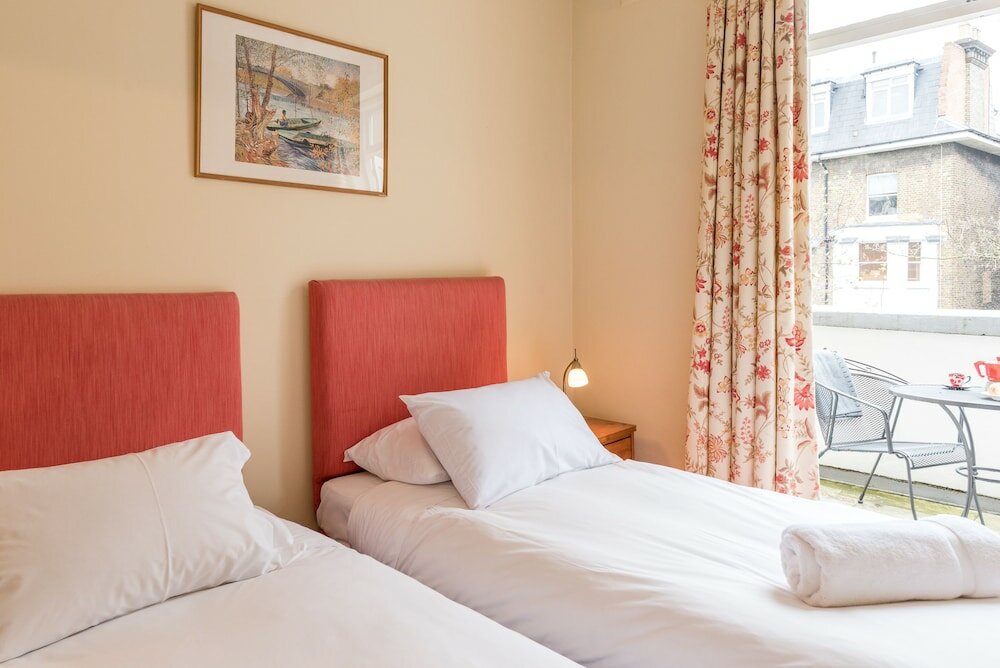 Фото A Place Like Home - 2 Bedroom Apartment in Chelsea