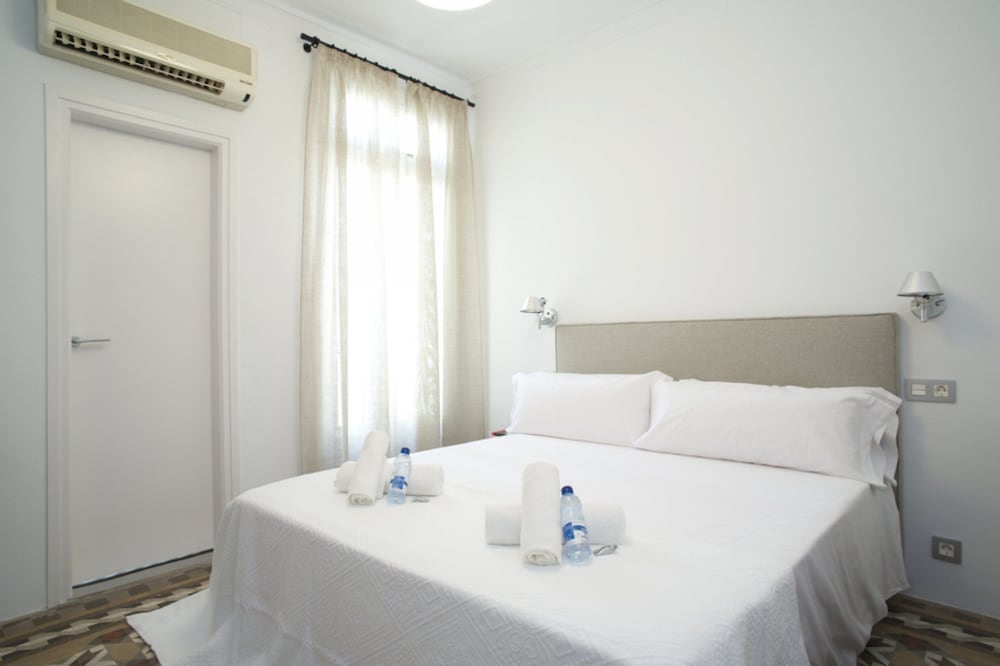 Фото BarcelonaForRent The Claris Suites