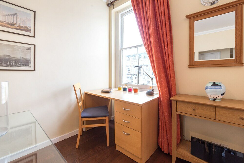 Фото A Place Like Home - 2 Bedroom Apartment in Chelsea