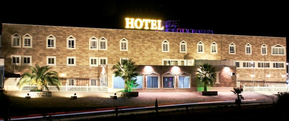 Фото Hotel Las Acacias