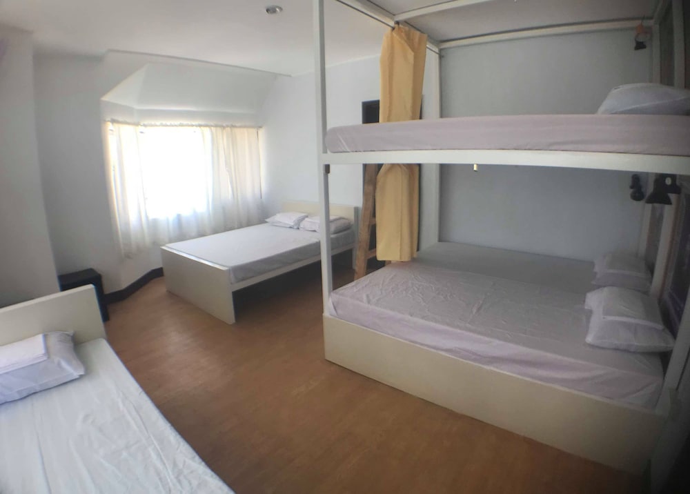 Фото His Capsule Hostel