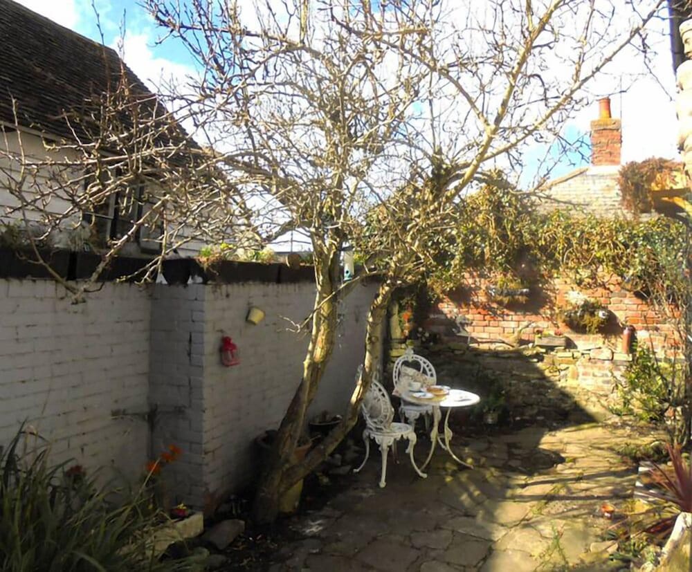 Фото Needles Cottages