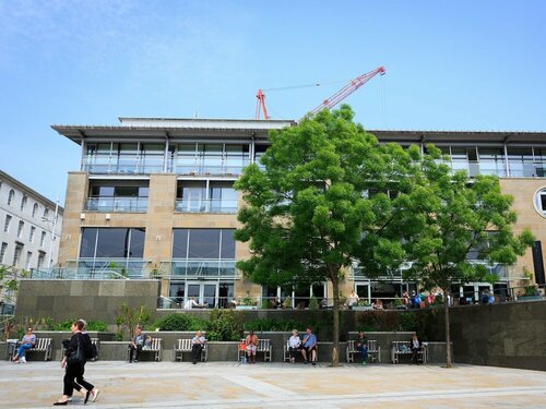 Гостиница Live in Leeds Millenium Square Apartment в Лидсе