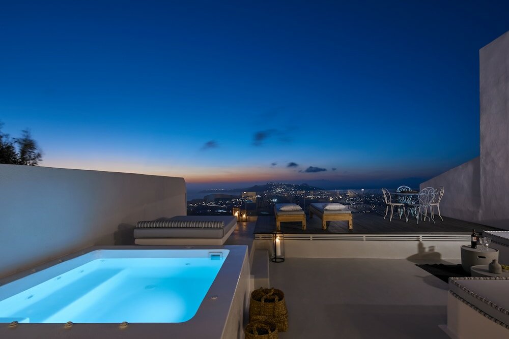 Фото White and Co. La Torre Suites