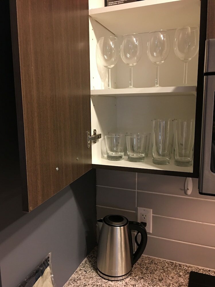 Фото Altitude Suites Bay Street by Teristo Group