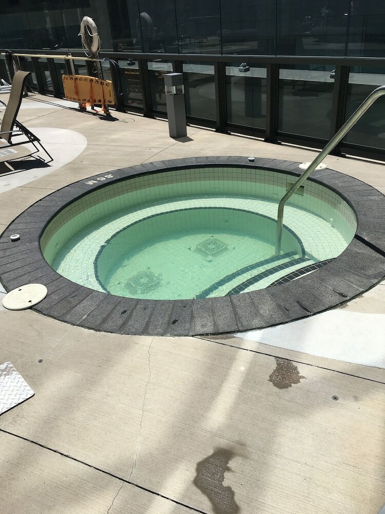 Фото Altitude Suites Bay Street by Teristo Group