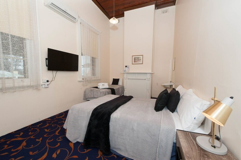 Фото Riverina Hotel