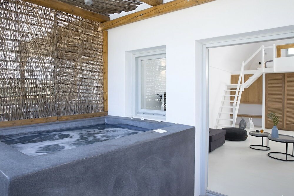 Фото June Twenty Suites