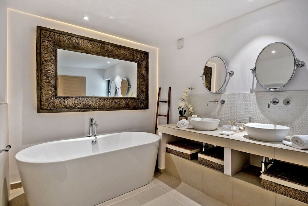 Фото Beachfront Villa Feodora Grande