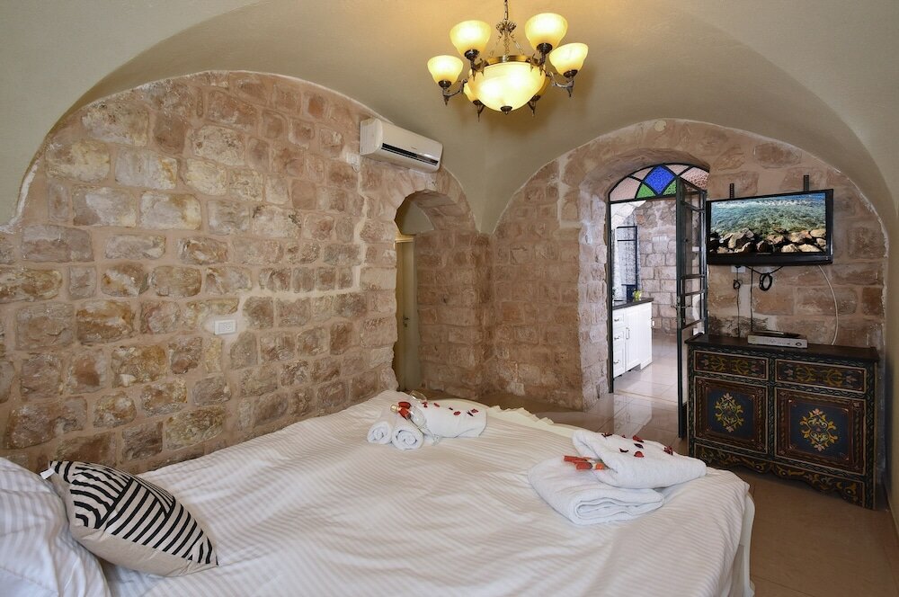 Фото Azulat Even Hen