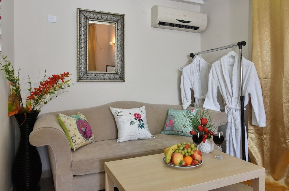 Фото Azulat Even Hen