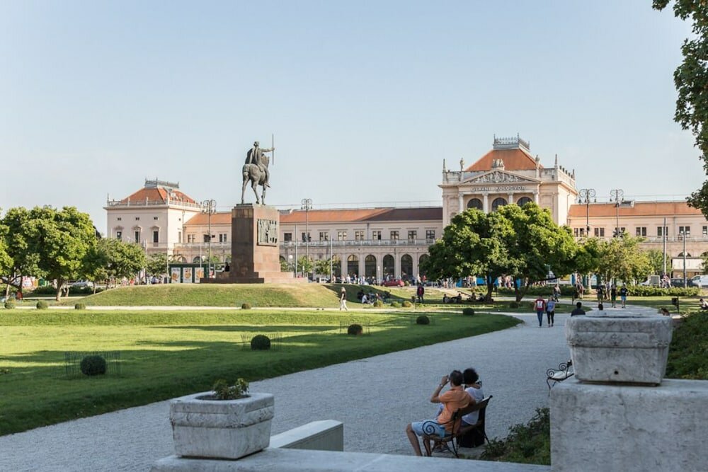 Фото отеля 1