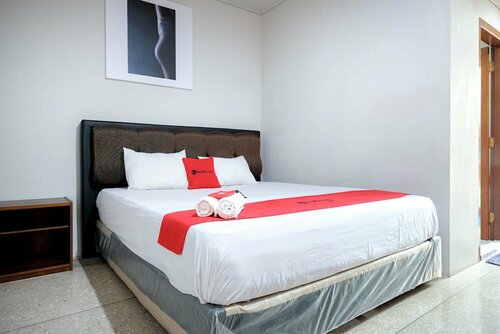 Гостиница RedDoorz @ Cempaka Putih Jambi в Джамби