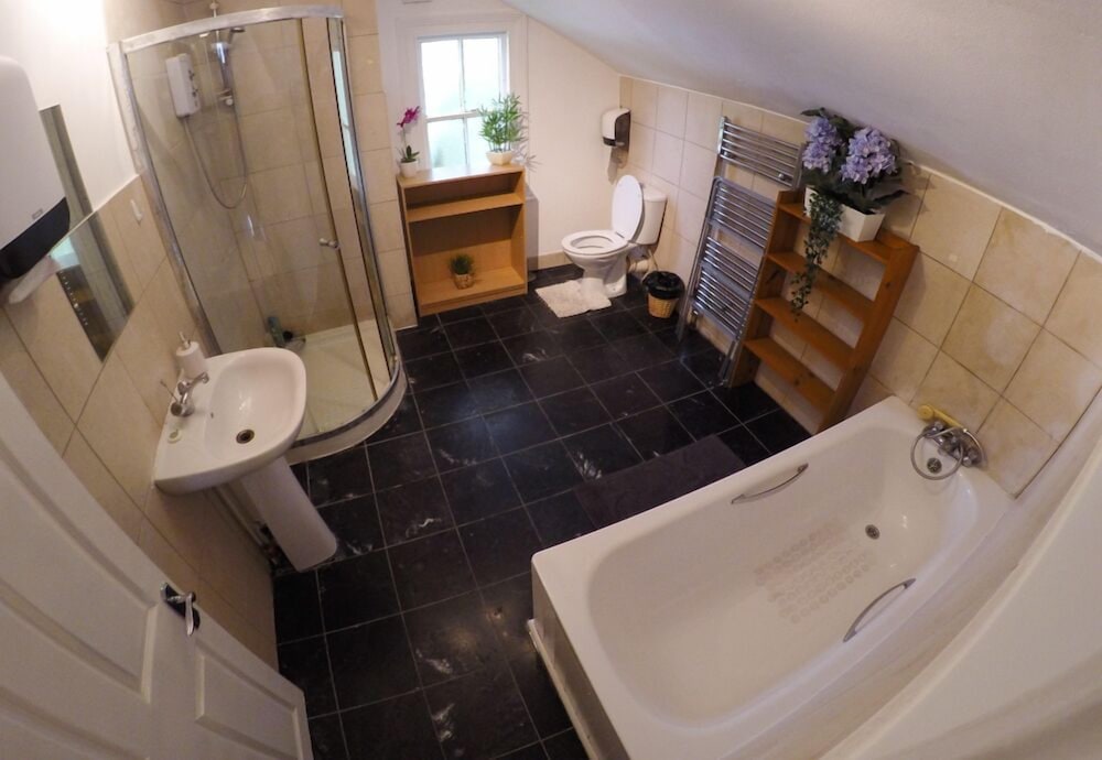 Фото Hollybush Row Rooms