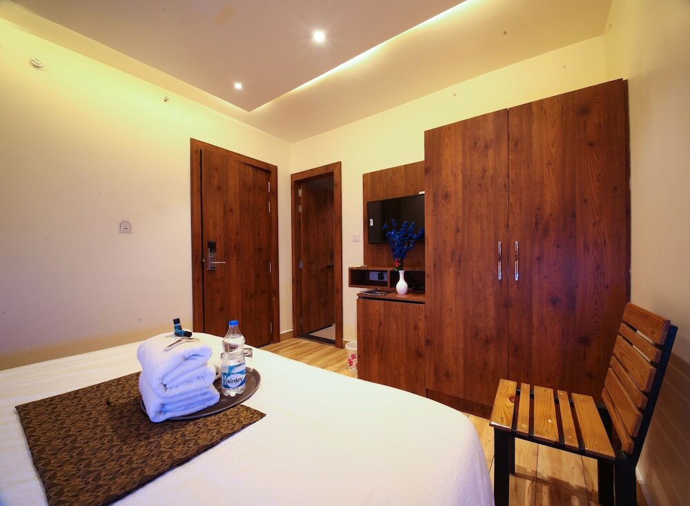 Фото Hotel Aishwarya And Restaurant