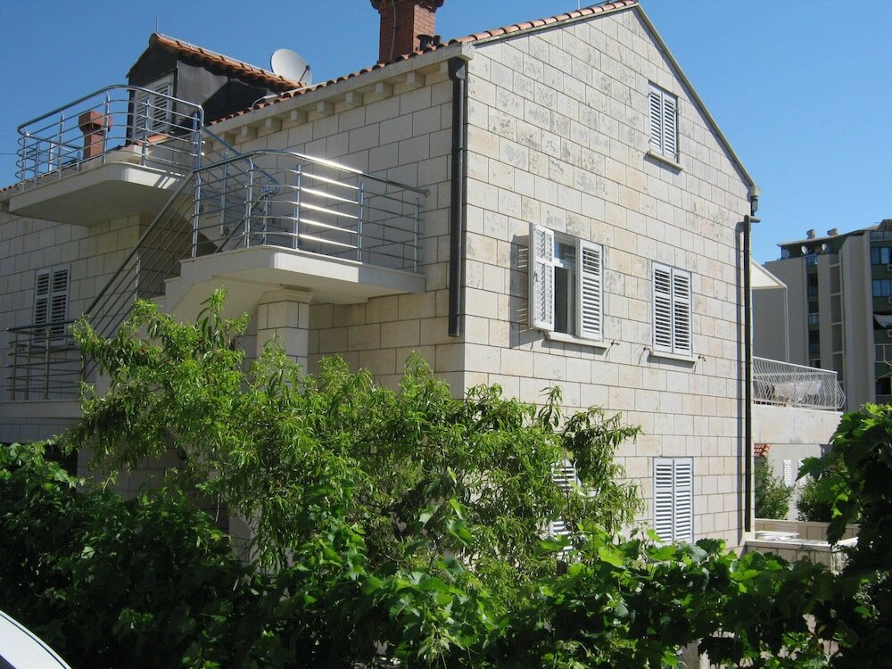 Фото Apartments And Rooms Artemida