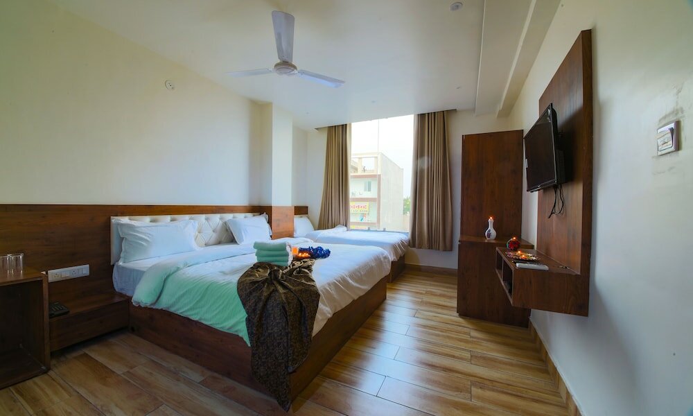 Фото Hotel Aishwarya And Restaurant