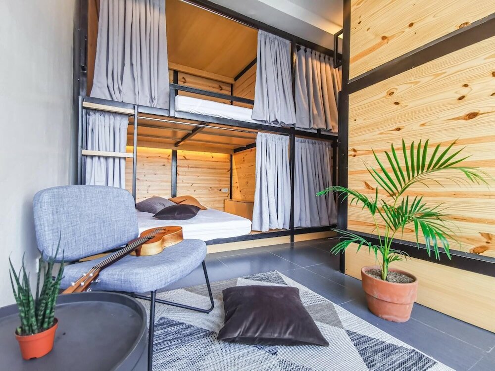 Фото Murals Sleepbox Capsule Hostel - Adults Only