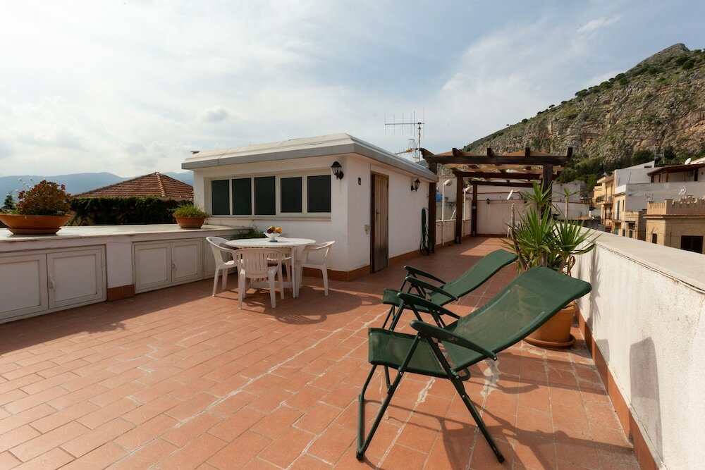 Фото Mondello Wonderful Seaview Apartment