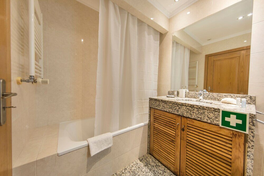 Фото Family Wonder Two Bedroom Garage