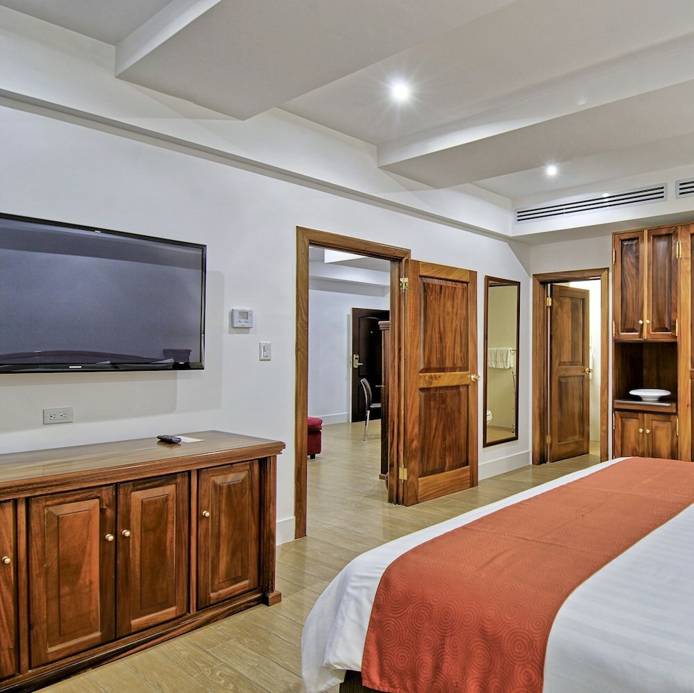 Фото Balmoral Suites