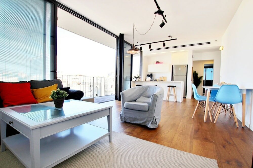 Фото 2 Bedroom Apartment with Hot Tub Facing Bograshov Beach