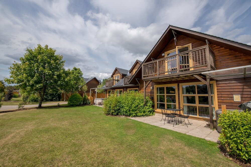 Фото Loch Lomond Waterfront Luxury Lodges