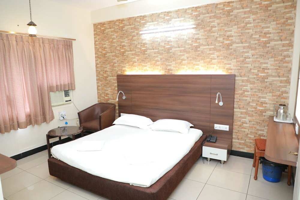 Фото Hotel Sakthi Priya