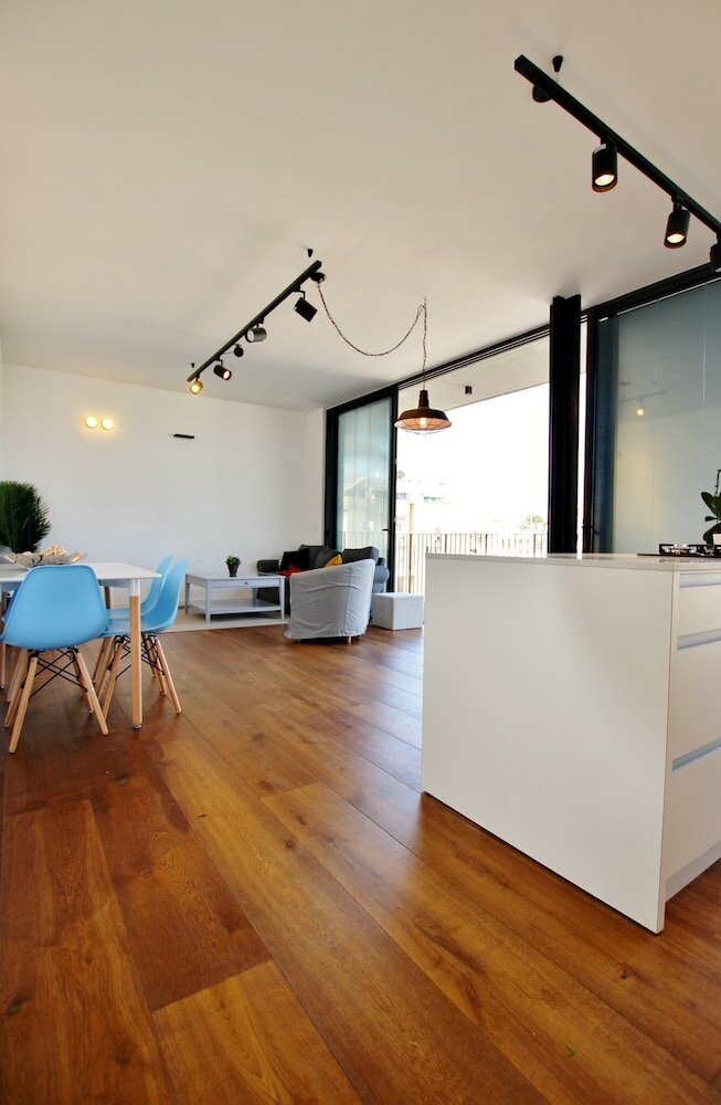 Фото 2 Bedroom Apartment with Hot Tub Facing Bograshov Beach