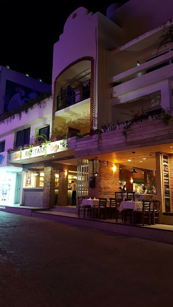 Фото отеля 1