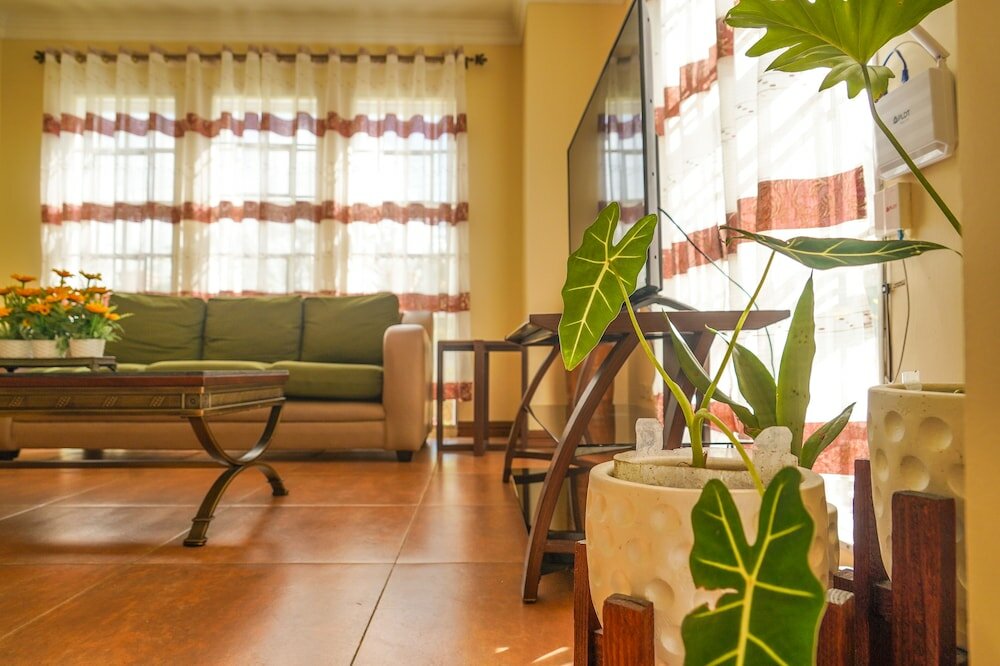 Фото Charming Tagaytay Vacation Home