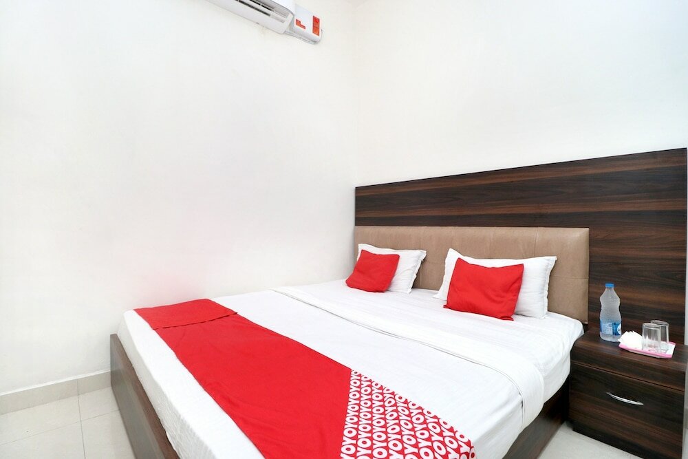 Фото Oyo 16379 Hotel LivInn Hub