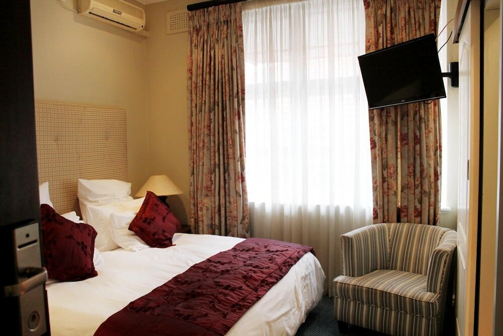 Фото Silver Oaks Boutique Hotel