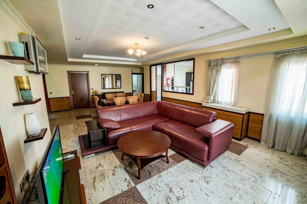 Фото Alphaplus Apartments