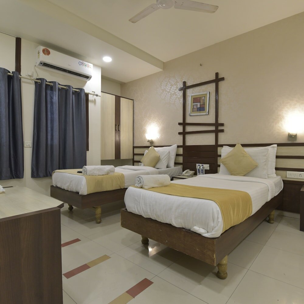 Фото Hotel Airport Plaza