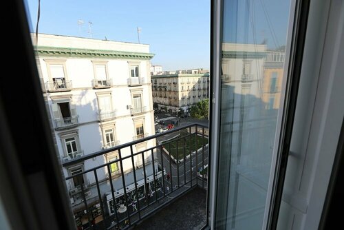 Гостиница The Station Napoli B&B в Неаполе