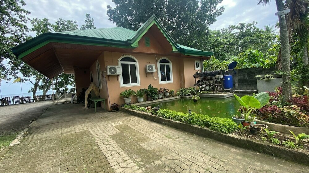 Hotel Seaside Travelers Inn by Camiguin Island Home, Camiguin, photo