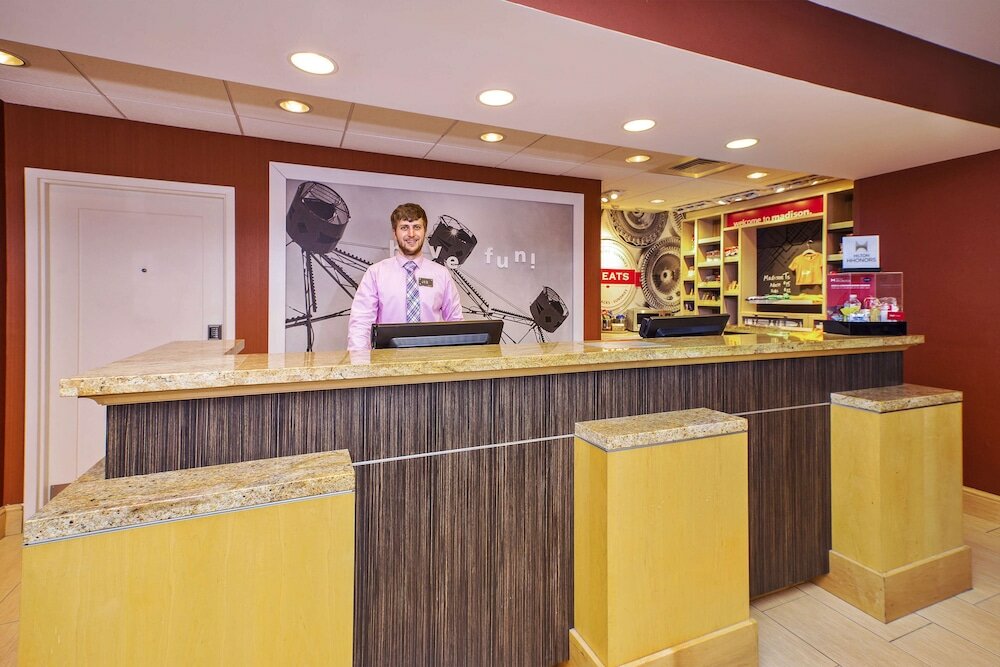 Фото Hampton Inn & Suites Madison-West