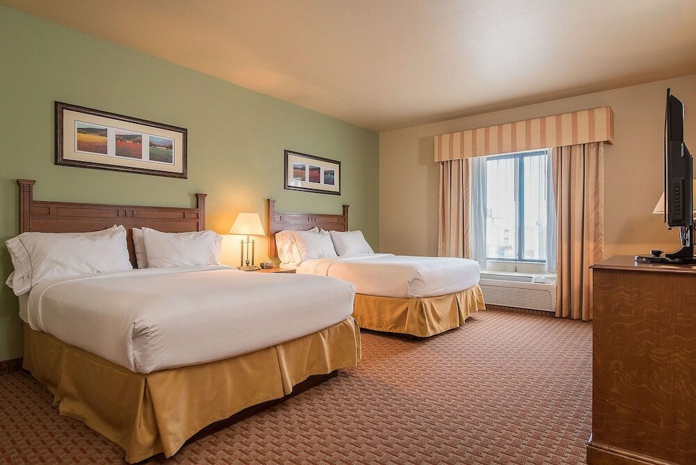 Фото Baymont Inn & Suites by Wyndham Sturgis