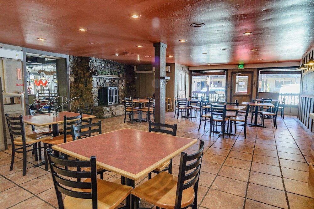 Фото Pioneer Lodge