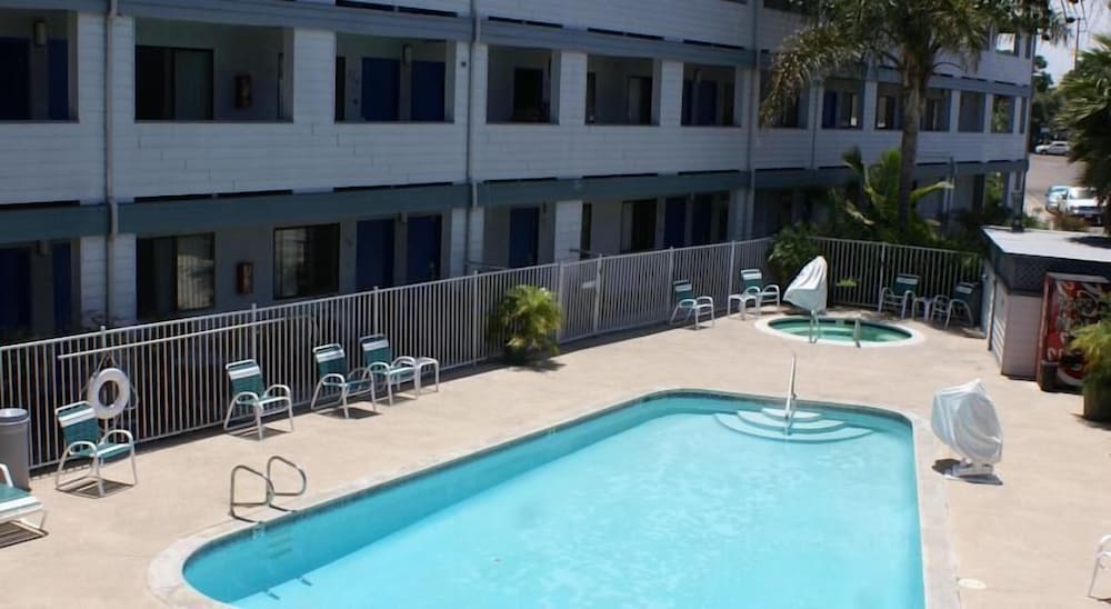 Фото Heritage Inn San Diego