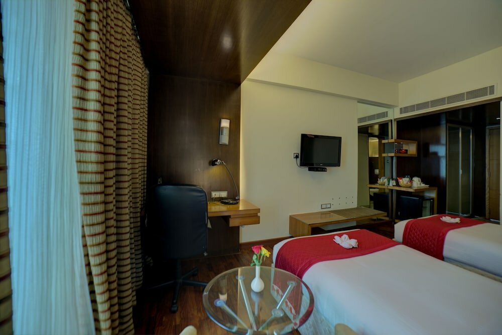 Фото Goldfinch Hotel Mangalore