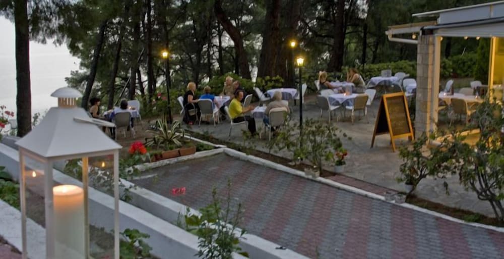 Фото Dryades Hotel