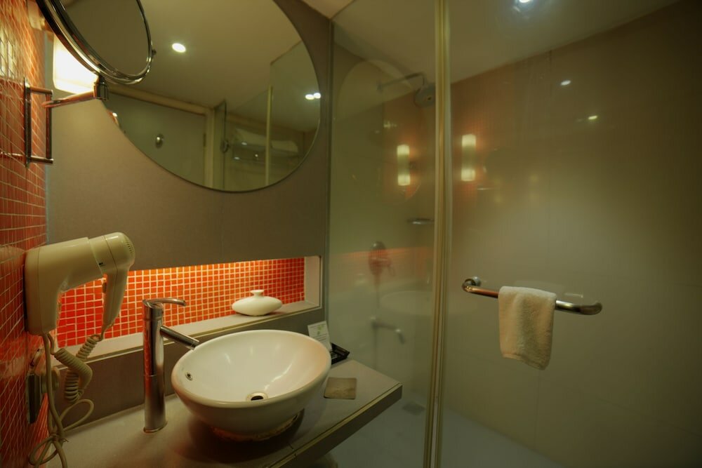 Фото Goldfinch Hotel Mangalore