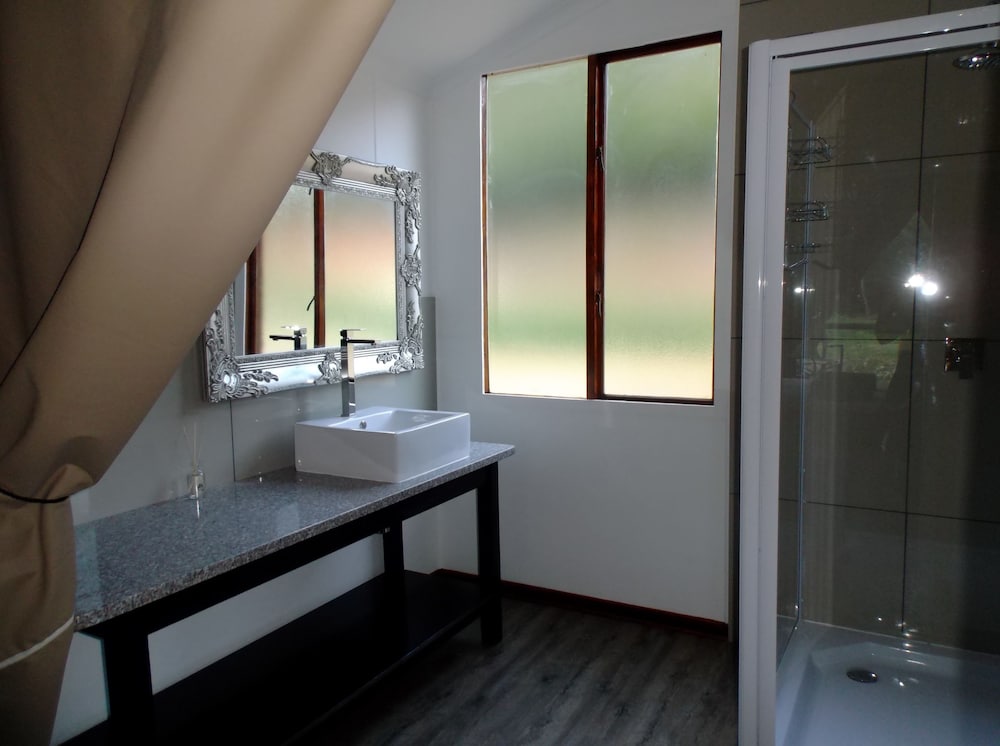 Фото Old Mill Lodge, Working Ostrich Farm & Restaurant, Oudtshoorn